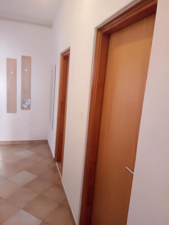 Studio Apartman Kika Оточац Екстер'єр фото
