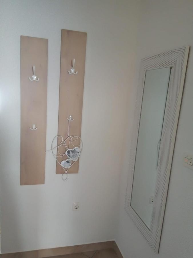 Studio Apartman Kika Оточац Екстер'єр фото