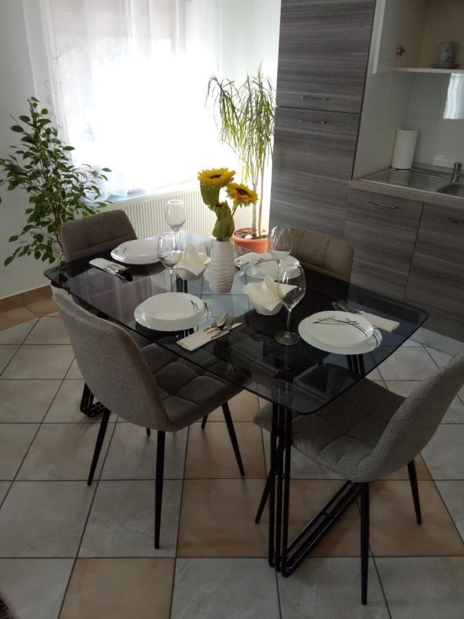 Studio Apartman Kika Оточац Екстер'єр фото